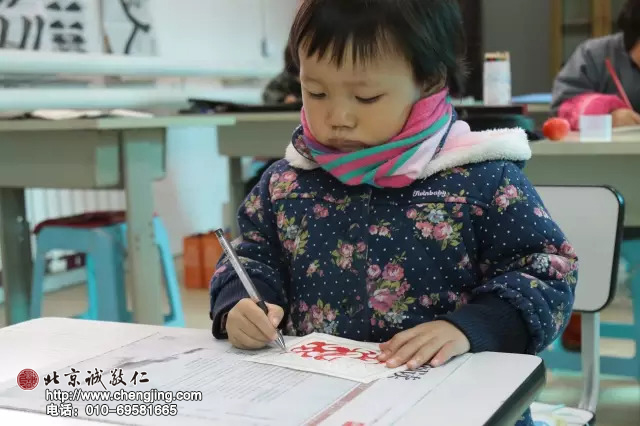 還不會握筆？