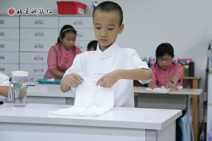 小學員沉浸在學習的喜悅中