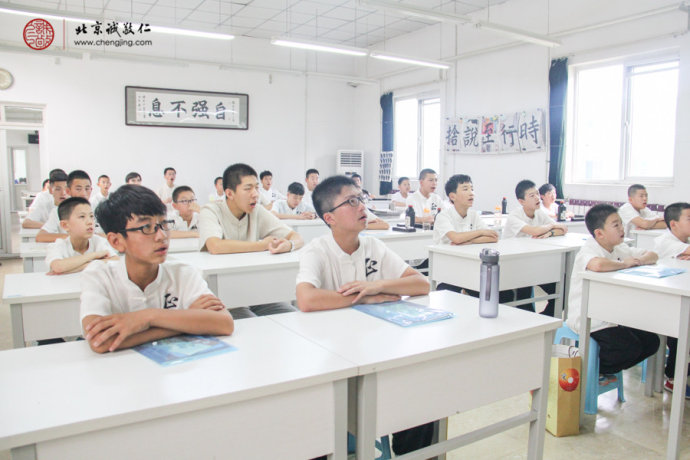 整潔明亮的教室，朗朗讀書聲帶來正能量