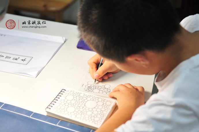 硬筆國畫，圓圈組合培養定力