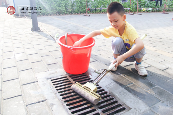 習勞知感恩，小學員打掃寢室衛生