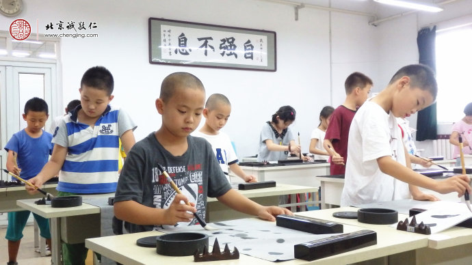 
看動漫品人生，從中華德育故事中體會圣賢的存心，
感悟人生的真諦和獲得幸福人生的智慧泉源。