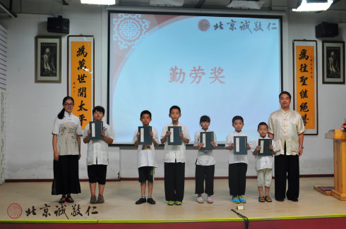 學(xué)習(xí)期間，學(xué)員們積極參與班級勞動，學(xué)會了互助友愛。