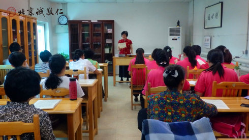 今天（8月7日），楊老師為家長學(xué)員講解《家庭關(guān)系對(duì)子女的影響》。 