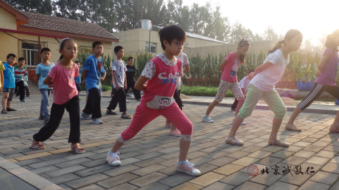 強(qiáng)筋健骨太極拳，奠定健康人生的基礎(chǔ)。