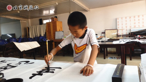 小學員在習練結(jié)業(yè)書法作品---知恩報恩