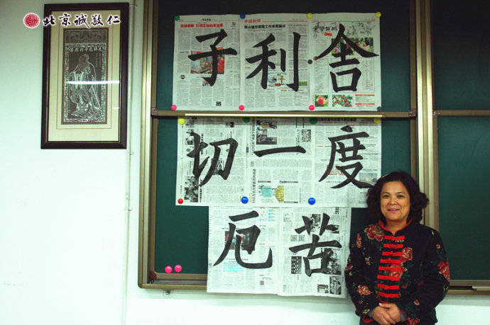 配圖：來自陜西的零基礎(chǔ)學(xué)員展示學(xué)習(xí)一個(gè)月后的書法習(xí)作