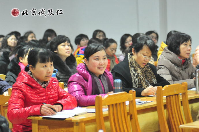 配圖：來自各地的學員認真聆聽老師授課