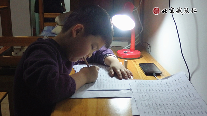 小學員利用課余時間，