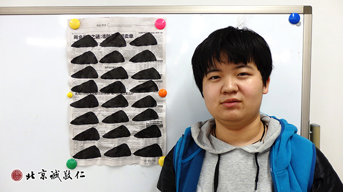 學員展示永字八法基本功「橫點」
