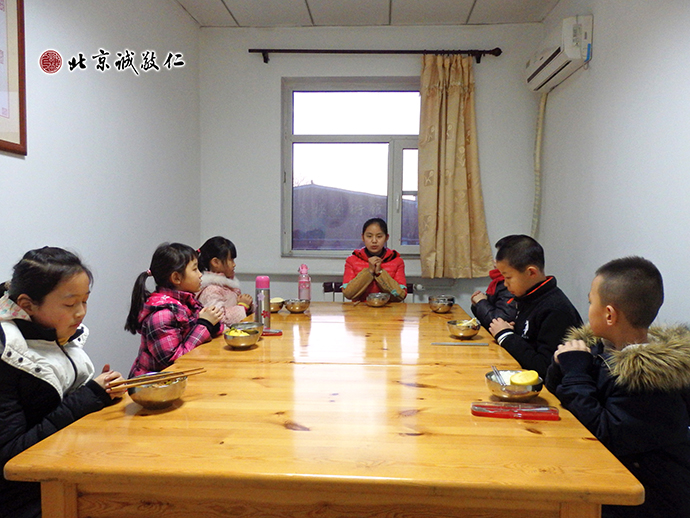 餐前感恩，種下愛與感恩的種子；培養做人的根基。
