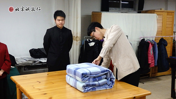 生活老師示范內(nèi)務(wù)技巧