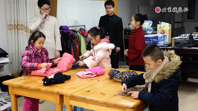 小學(xué)員展示學(xué)習(xí)成果