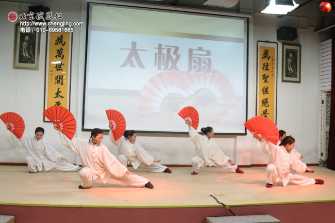 舞動太極扇，剛柔氣質融入心中 
