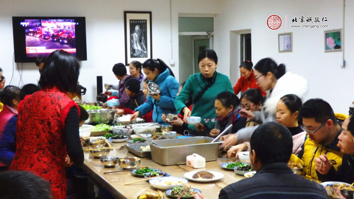 豐盛的年夜飯，送上滿滿的祝福與吉祥