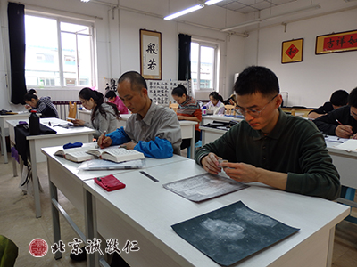 學員練習篆刻