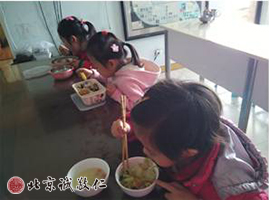 開心用餐