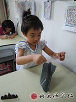 自己收拾書桌