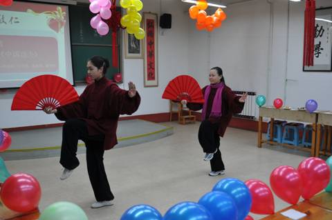 德藝師資培訓(xùn)班學(xué)員與誠(chéng)敬仁教職員工聯(lián)歡