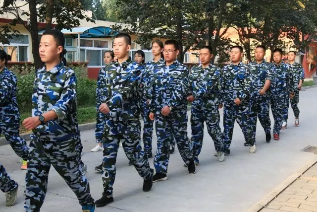 入學軍訓